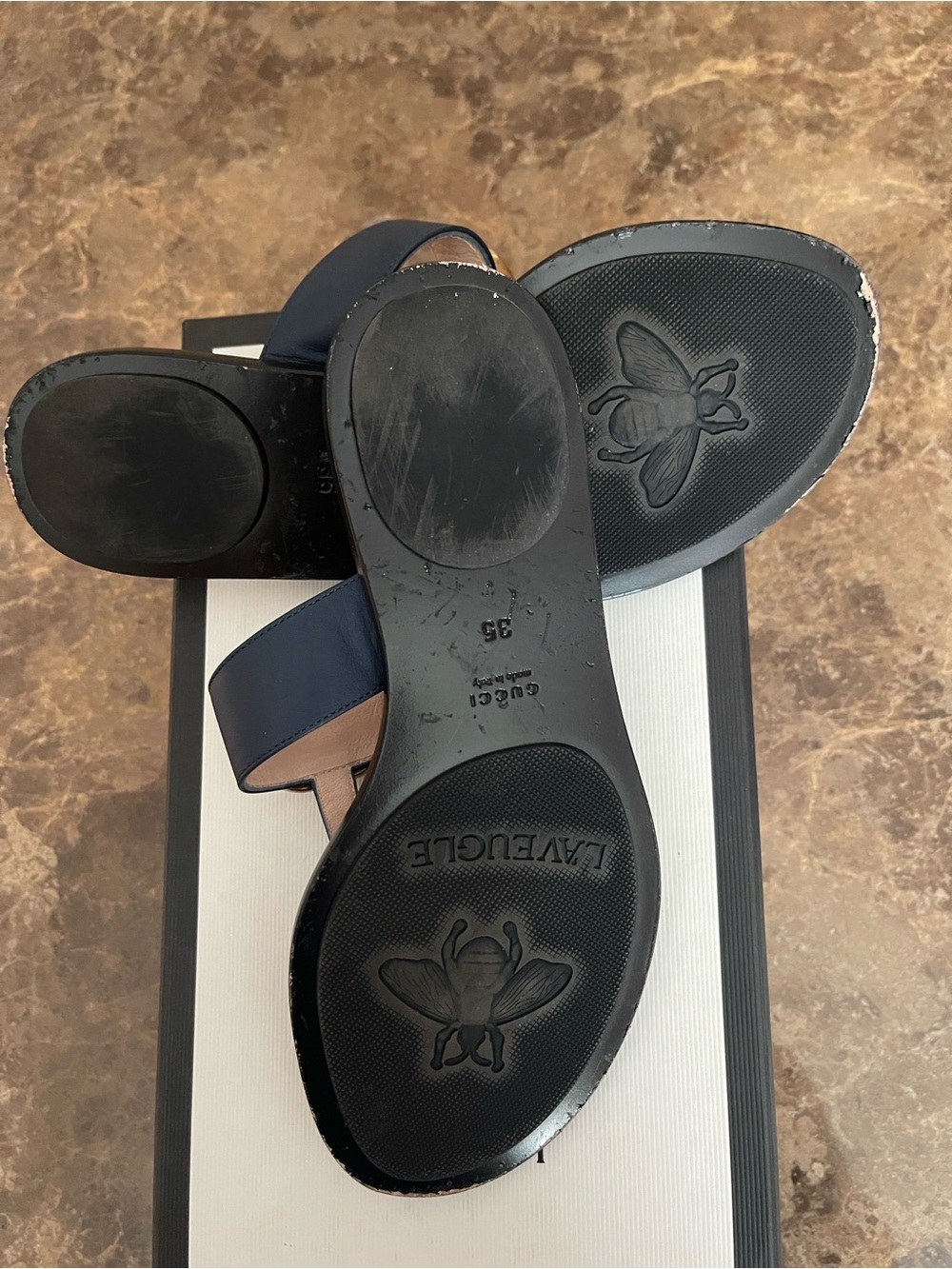 Gucci Navy Black Leather GG Thong Sandals Gold Hardware call out scratches S35 - Picture 4 of 6
